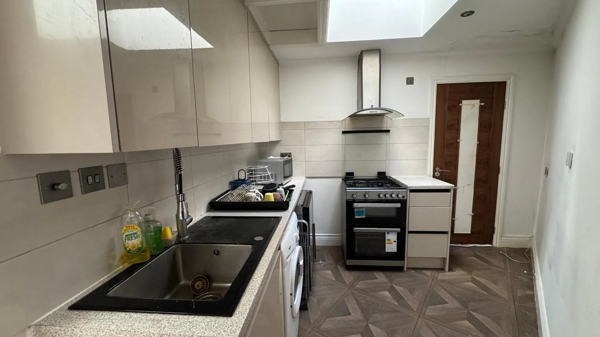 43 Lawn Avenue Apartment Yiewsley